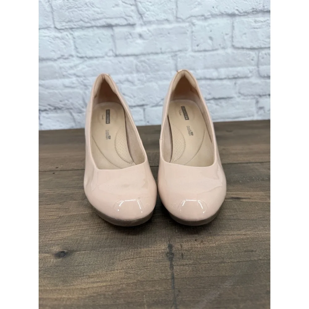 Clarks‎ Nude Patent Leather Pumps Heels Size 8 M Cushion Soft Minimalist Office